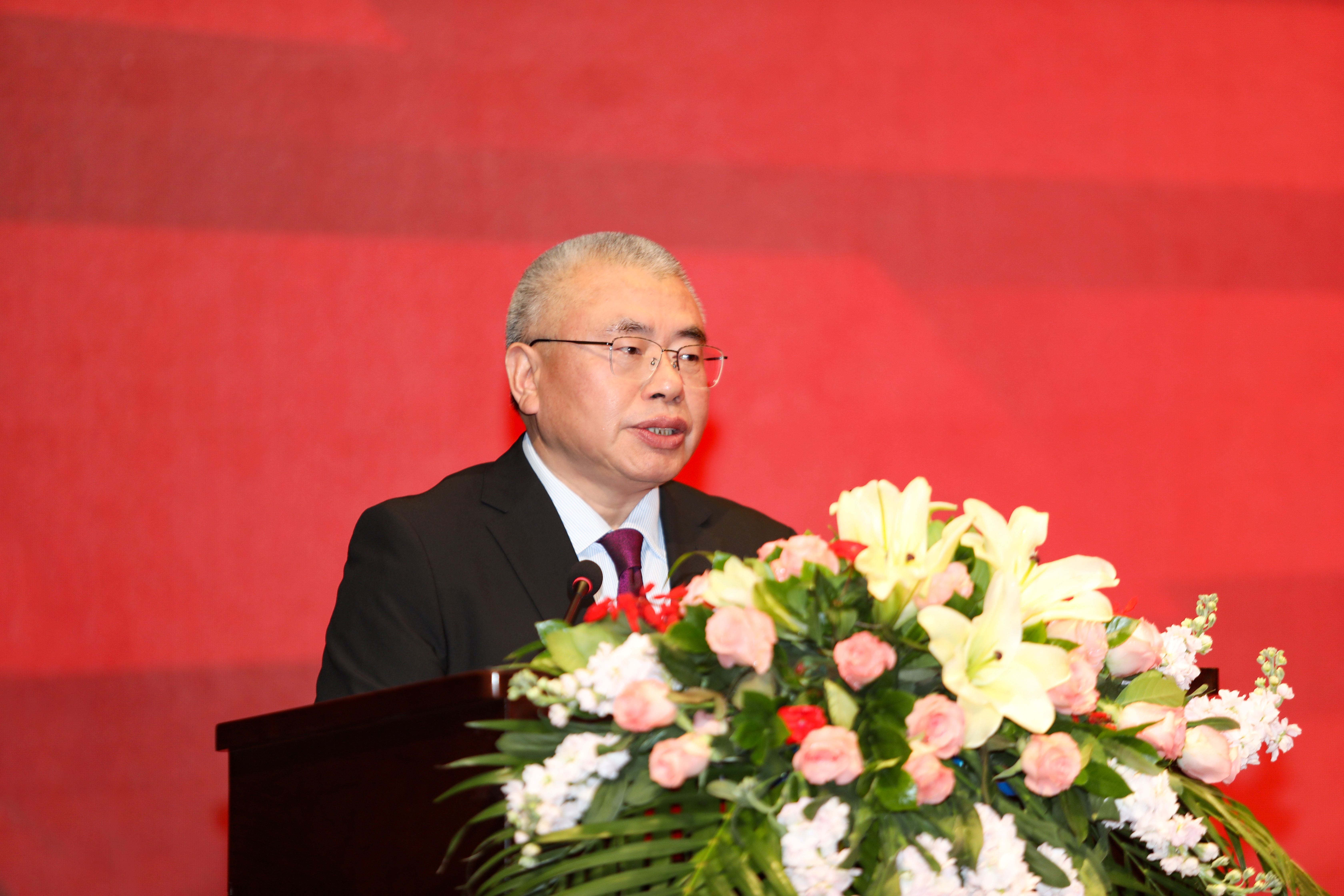 1.集團(tuán)公司黨委書記、董事長(zhǎng)、總經(jīng)理?xiàng)畎矅?guó)作大會(huì)致辭.JPG